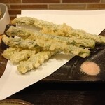 手打ちそば さくら 千歳店 - アスパラの天ぷら　Ｍサイズ