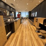 RIN&GOカレー - 37席の広々とした店内です。