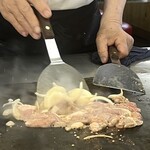 お好み食堂 伊東 - 名物 生もつ炒め