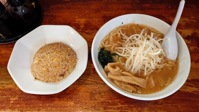 ラーメン半チャーハン様クラウン30%