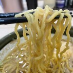 ラーメン 郷 - 西山製麺の縮れ麺