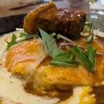 日光くじら食堂 - ふわとろタマゴのオムライス ホワイトソースデミグラ