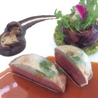 レストラン ブリーズヴェール - 　Roast Fillet of Veal, Provence Style
                  ☆仔牛フィレ肉のロティ プロヴァンス風
                  
                  赤キャベツのなかは子牛の胸腺！大人になったら固くて食べられないんだとか。