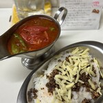 かれーの店 うどん  - すーぷかれー初夏のプレミアム・ご飯大盛り・チーズ・スパイシーひき肉・焼トマト