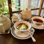 ガレージ ブルーベル - 木漏れ日感が気持ち良いです