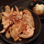 居酒屋 土間土間 - 山盛りピートロおろしポン酢490円