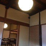 和さび - カウンター席から座敷を臨む