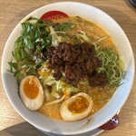 ヌードルダイニング 道麺 - 野菜味玉担々麺(1,100円、真上から)