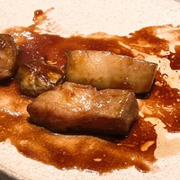 肉割烹 はいから - 牛ステーキ。もはや牛脂で全て油です。部位はどこなんでしょうか？
