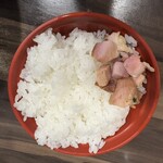 神田ラーメン わいず - 最初からコマチャ付きのライス 150円