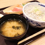 築地食堂 源ちゃん - しらす丼とお刺身セット