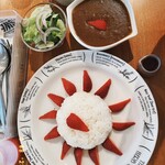 山元いちご農園 - 料理写真:いちごカレー  (まるで太陽)