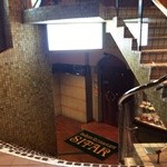 シタール - 半地下に店舗があります