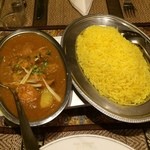 シタール - チキンヴィンダルーとサフランライス