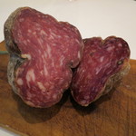 シック プッテートル - ピエール・オテーザ氏の作ったキントア豚の12ヶ月熟成サラミ1