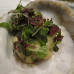 シック プッテートル - 福井県若狭湾の岩牡蠣、56～60℃で茹でて、海水のジュレと枝豆のピュレ、或いはアボカドとライム、酢橘のソースで3