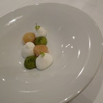 シック プッテートル - 新生姜を巻いた桃のコンポート、ココナッツのエスプーマ、ディルの花3