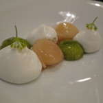 シック プッテートル - 新生姜を巻いた桃のコンポート、ココナッツのエスプーマ、ディルの花2