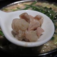 博多もつ鍋 やま中 赤坂店 - プルプルのモツ