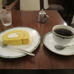 茶豆珈琲 - 珈琲とロールケーキ