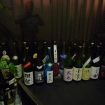 ひろ志 - 店前の日本酒の瓶