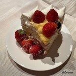プチレストラン ブーケ・ド・フランス - 御祝にとサプライズのイチゴのケーキ