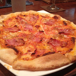 オーク - ピザ  クリスピータイプで軽くてペロッと食べれちゃいます。冷めても美味しいですね^ ^