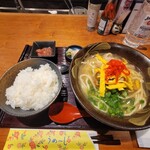 沖縄郷土料理あわもり ゆうなんぎい - 沖縄そば定食(税込1,000円)・ジューシー品切れのため白米にて提供