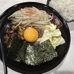 濃厚辛味噌ラーメン からみそや - からみそやまぜそば1100円鉄板メニュー