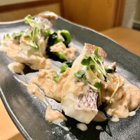 UMAMI日本酒弐番館 - 真鯛の酒蒸し～桜海老クリームソース～