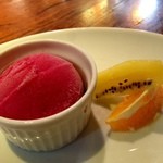 鉄板焼grow - デザート/カシスのシャーベットとフルーツ