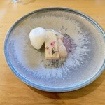 雙 - 藤の花のシロップを使ったデザート