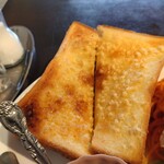 オーシャンカフェ - アーモンドトースト