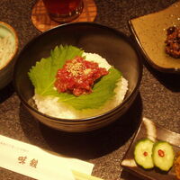 炙りユッケ刺し丼