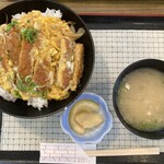 食市場萬屋 - カツ丼790円
