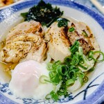 ヨコクラうどん - 鶏チャー温玉トッピング