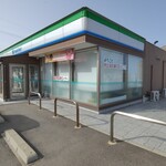 ファミリーマート - 外観写真:「ようこそ 本土最西端のコンビニへ」ファミリーマート 生月大橋店