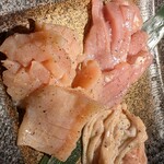 炭火焼肉 ホルモン にく式 - ミノ、ホルモン、ガツ