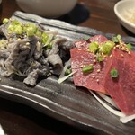 炭火焼肉 ホルモン にく式 - センマイ刺し　ハツ刺し