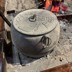 小川の庄 - 火鉢もよく見ると打ち出の小槌のデザイン！