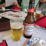 Fook Yuen Seafood Restaurant - 何はともあれ皆で完走をお祝いしてビールで乾杯です。
            
            ロブスターと料理一品がセットになって１３ドル位だったんで料理は各々好きな物を適当に選びその料理とロブスターをセットにして注文して皆で分けました。
            