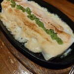 元気酒房 - ワサビ軍曹豆腐。鉄板で豆腐のうえに明太マヨネーズをかけ、ワサビを乗せて蒸焼きにしたもの