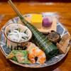 祇園 華舞 - 厚焼き卵 菖蒲に見立てた百合根と紫芋 鯛のちまき寿司 八幡巻き 鹿児島の宮内庁御用達の筍の佃煮 車海老 鯛の子 モロッコインゲンの利休和え 琵琶湖産の氷魚の酢の物