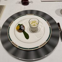L'ESSOR - 1皿目
                    ・ホワイトアスパラガスのババロワ、ズワイガニ添え
                    ・エスカルゴのタルティーヌ
                    