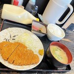ごはん処 まんぷく食堂 - 料理写真:とんかつ・豚汁・ミニマグロ