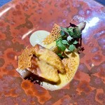 ブラッスリー リーヌ - 野菜を凝縮したソースがとってもおいしい。オランデーズと2種まぜてサクラマスに添えて食べると美味！パリパリのチュイルも味変によし！