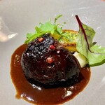 ブラッスリー リーヌ - 国産牛ほほ肉の赤ワイン煮。ほろほろとほぐれる柔らかさ。