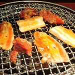 ぐりぐり家 PREMIUM松永店 - お肉焼いています① ※拡大 (2025.05.06)