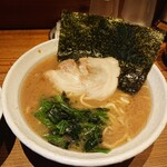 横浜家系ラーメン 満月家 - ラーメン（並）