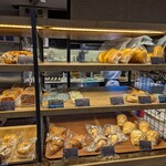 donut&bakery Un Créer - 陳列棚（はちみつバターパン✕3個　　390円）